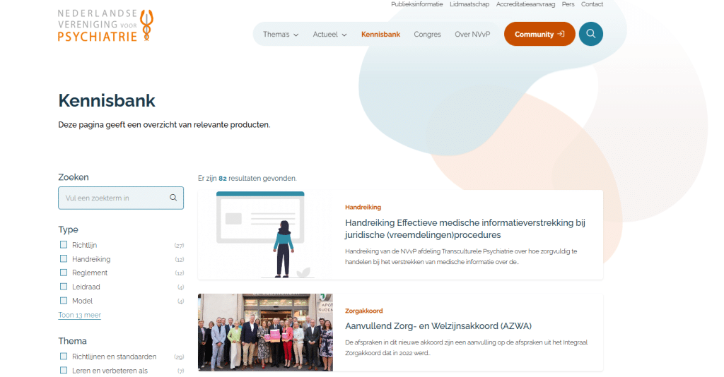 Voorbeeld van de kennisbank op de website van de Nederlandse Vereniging voor Psychiatrie. Aan de linkerkant van het scherm zie je een zoekscherm en filteropties, aan de rechterkant de zoekresultaten.