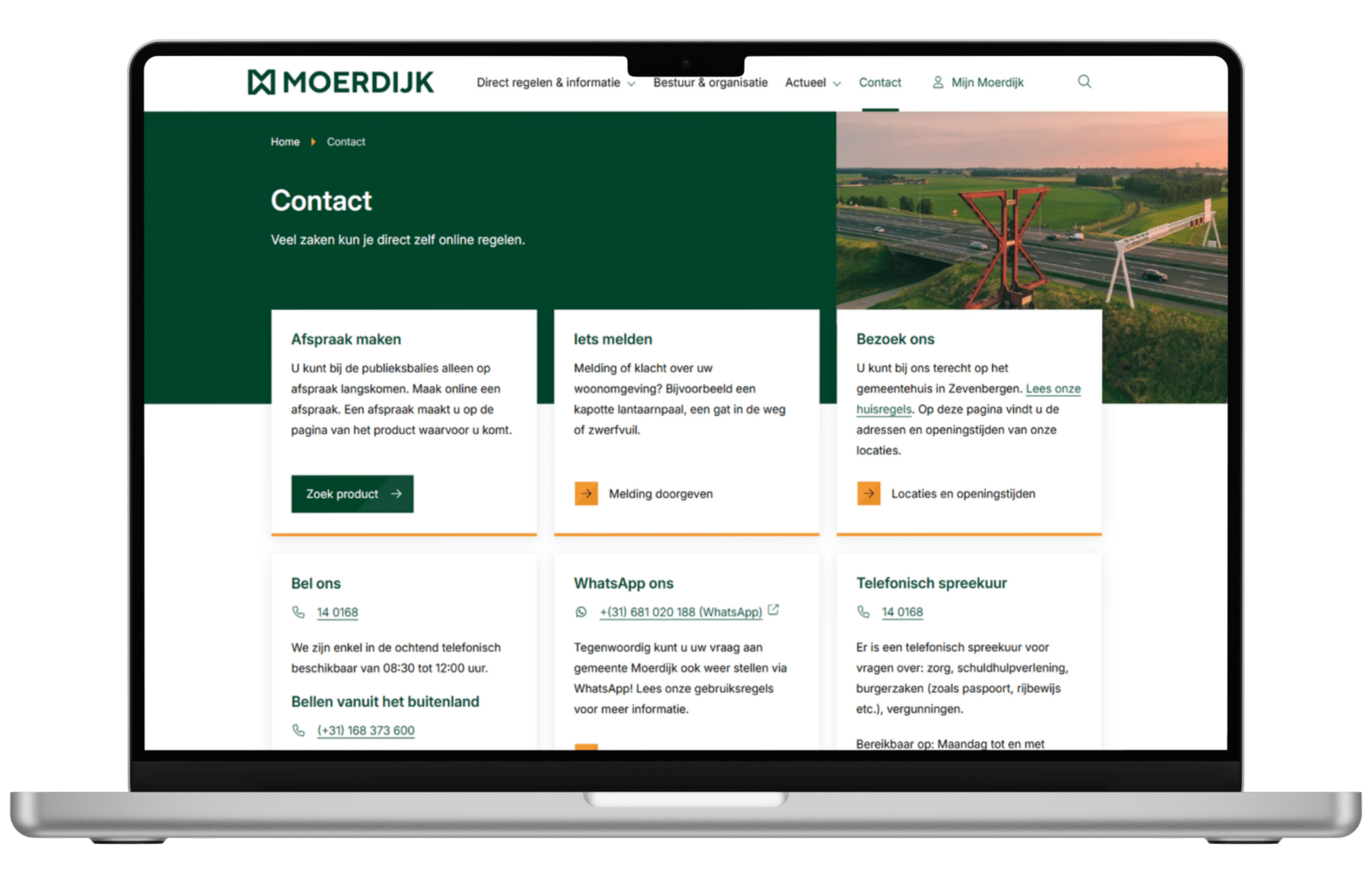 Contactpagina van gemeente Moerdijk met Click Call Face-principe voor gemeenten op een desktop. Op de pagina staan drie blokken met daarbij een korte toelichting. Van links naar rechts zijn dit: ‘afspraak maken’, ‘iets melden’ en ‘bezoek ons’. Daaronder staan nog blokken met het algemene telefoonnummer, nummer voor WhatsApp en nummer voor het telefonisch spreekuur.