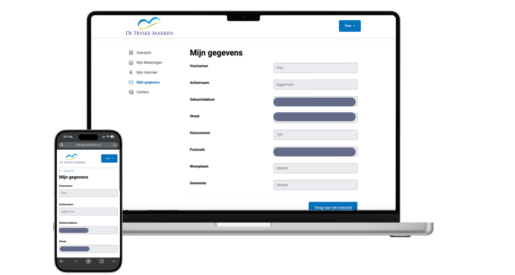 Overzichtspagina van MijnGegevens in de MijnOmgeving van gemeente De Fryske Marren op een laptopscherm en een mobiel. Je ziet voor- en achternaam, geboortedatum, je adres en je gemeente.